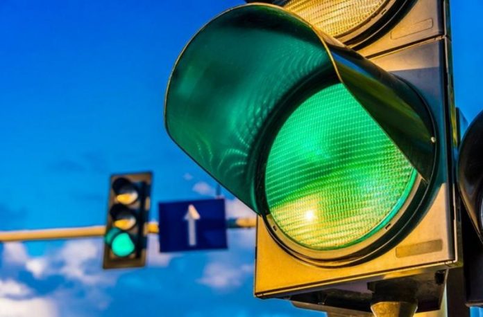 Чому не можна ігнорувати зелений миготливий сигнал світлофора
