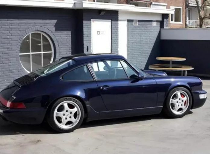 В Дніпрі помітили легендарний Porsche 964 Carrera (ФОТО)