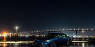 Toyota Camry 2026 отримала оновлений салон з фізичними кнопками