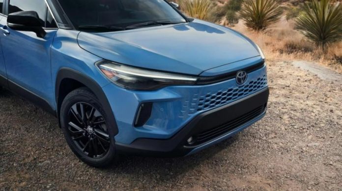 Чим американська версія Toyota Corolla Cross 2026 відрізняється від європейської