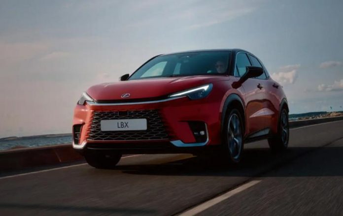 У Європі почалися продажі оновленого кросовера Lexus LBX 2025 року