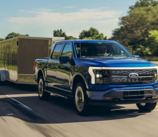 Ford скорочує виробництво електрокарів і передає частину заводу Nissan