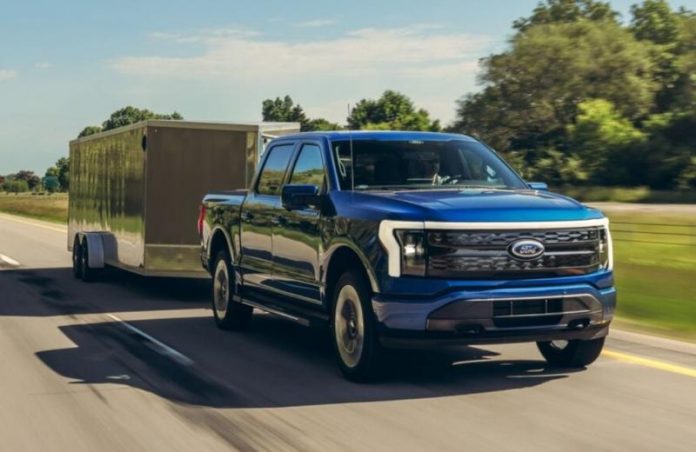 Ford скорочує виробництво електрокарів і передає частину заводу Nissan