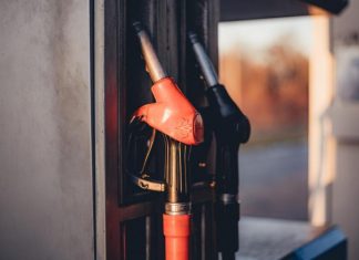 В Україні викрито масштабну схему продажу підробленого бензину В Україні викрито масштабну схему продажу підробленого бензину