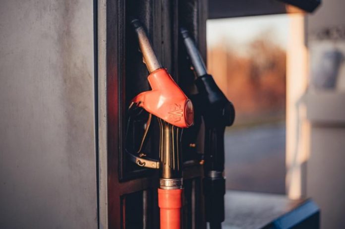 В Україні викрито масштабну схему продажу підробленого бензину