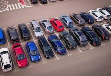 Європа масово відмовляється від кольорових авто
