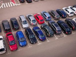 Європа масово відмовляється від кольорових авто