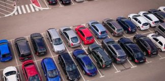 Європа масово відмовляється від кольорових авто