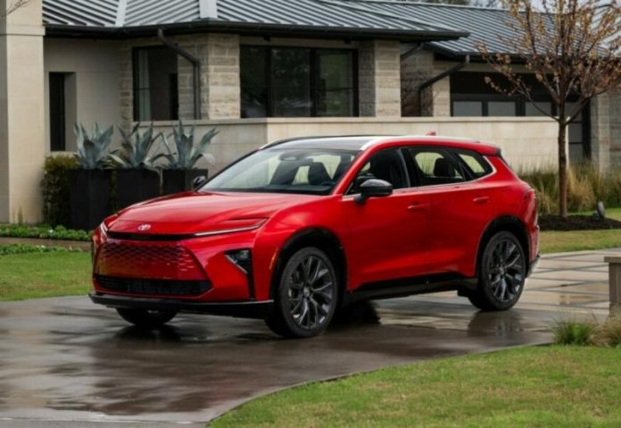 Компанія Toyota попередила про значне підвищення цін на свої автомобілі