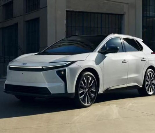 Toyota розкрила нову версію bZ4X з 505 км автономності та новим дизайном