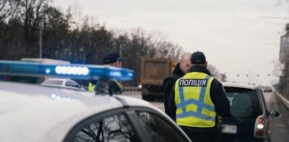 Автоюрист пояснив, як водіям уникнути маніпуляцій від поліцейських на дорогах України