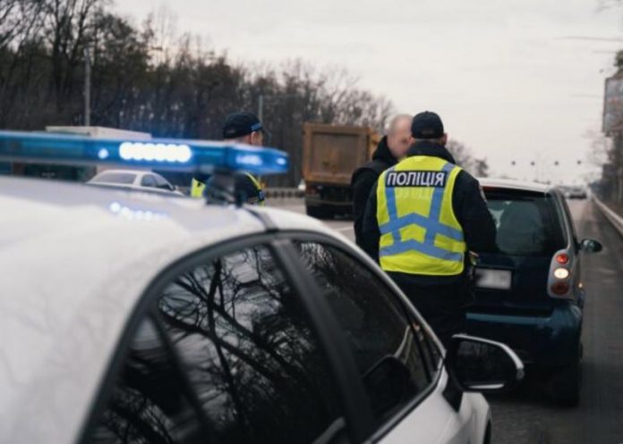 Автоюрист пояснив, як водіям уникнути маніпуляцій від поліцейських на дорогах України