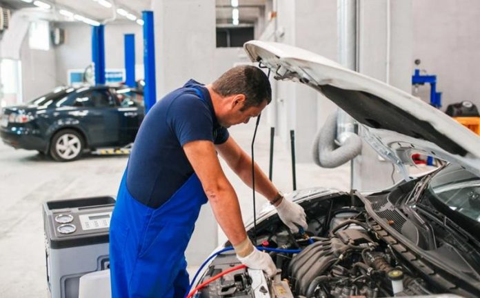 Американський механік відкрив простий секрет, що рятує автомобілі