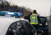 Зачинився в авто і виніс штраф: чому суд скасував постанову патрульного