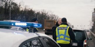 Зачинився в авто і виніс штраф: чому суд скасував постанову патрульного