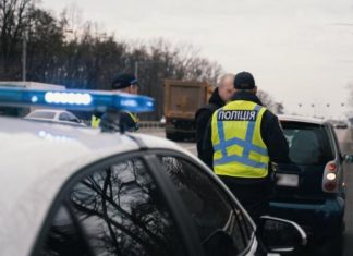 Зачинився в авто і виніс штраф: чому суд скасував постанову патрульного