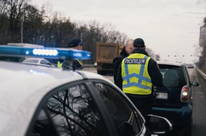 Зачинився в авто і виніс штраф: чому суд скасував постанову патрульного