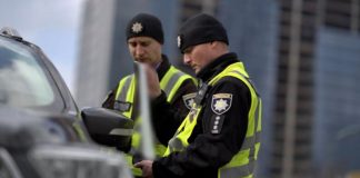 Зупинка без причини: що дозволено поліції, а що — ні