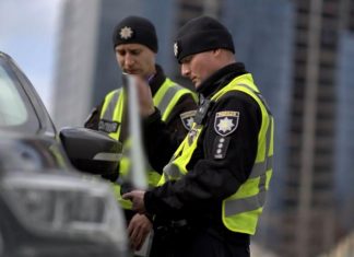 Зупинка без причини: що дозволено поліції, а що — ні
