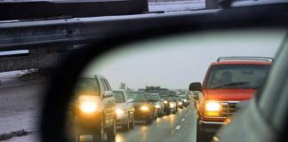 Українських водіїв каратимуть за їзду без увімкнених фар