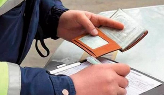 В Україні запроваджено нові штрафи за порушення швидкісного режиму та відсутність водійських прав