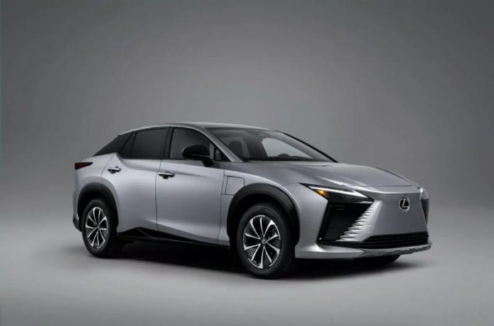 Lexus показав оновлений RZ 2026 року: електрокросовер став потужнішим