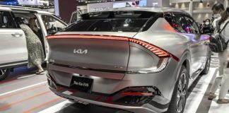 Стартували продажі бюджетної версії електрокара Kia EV6