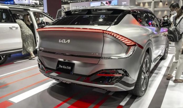 Стартували продажі бюджетної версії електрокара Kia EV6