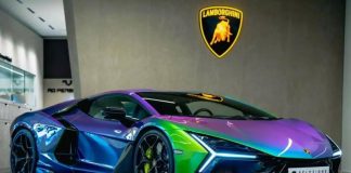 Lamborghini Revuelto з кузовом-хамелеоном продають майже за мільйон доларів