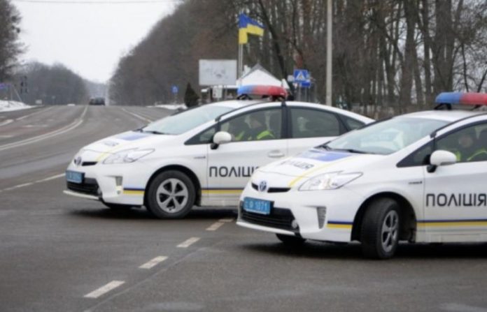 Що мають і не мають права робити поліцейські під час зупинки авто