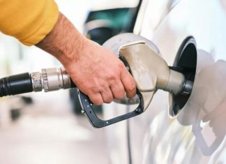 Чому варто утриматися від заправлятися на дешевих АЗС