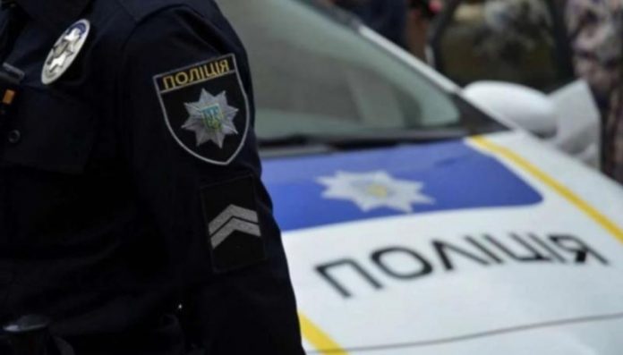 Що робити, якщо після зупинки поліція не підходить до вас