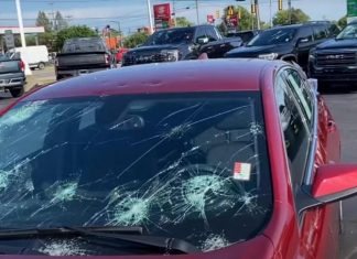 Експерт радить, як вберегти авто від граду