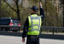 Що загрожує водієві за їзду з неправильними номерами в Україні