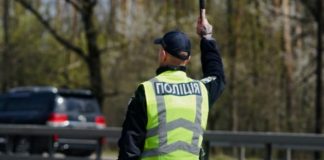 Що загрожує водієві за їзду з неправильними номерами в Україні