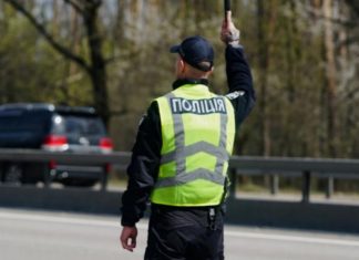 Що загрожує водієві за їзду з неправильними номерами в Україні