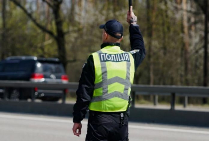 Що загрожує водієві за їзду з неправильними номерами в Україні
