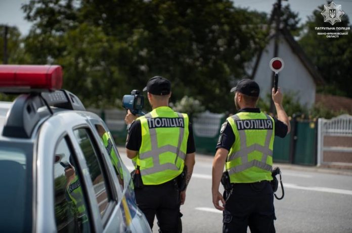Поліція масово перевіряє авто: штрафи та арешти за відсутність засобів безпеки