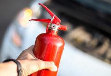 Експерт пояснив, чи має водій показувати інспектору вогнегасник при зупинці