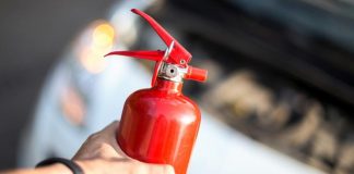 Експерт пояснив, чи має водій показувати інспектору вогнегасник при зупинці