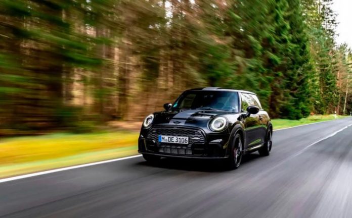 Автомобілі MINI наступного покоління позбудуться механічної коробки передач