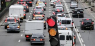В Україні посилюють покарання за проїзд на червоне та ігнорування пішоходів