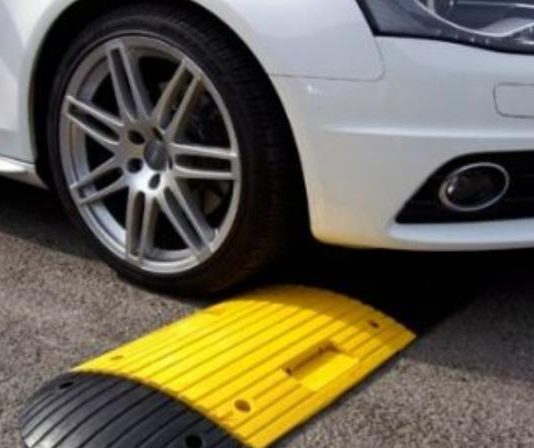 Як правильно проїжджати «лежачі поліцейські» без шкоди для авто Як правильно проїжджати «лежачі поліцейські» без шкоди для авто