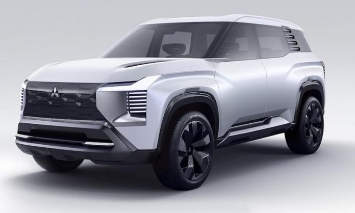 Mitsubishi розробляє доступний семимісний кросовер на базі Outlander (ФОТО)