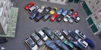 Паркування у дворі: що заборонено і які штрафи чекають водіїв