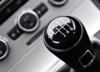 Автомеханік назвав 5 причин, чому МКПП набагато вигідніша за автомат
