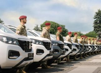 ЗСУ отримали нову партію пікапів для фронту