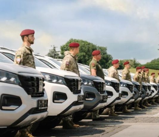 ЗСУ отримали нову партію пікапів для фронту