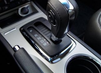 Автоексперт назвав основні симптоми проблем з коробкою передач