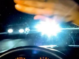 Автоінструктор розповів, що робити, коли зустрічна машина сліпить фарами